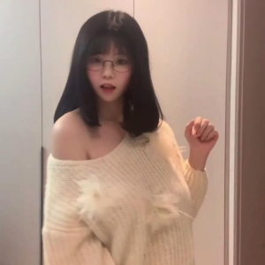 抖音120w粉网红@乔乔子 私密乳摇热舞合集[4P+118V582M]