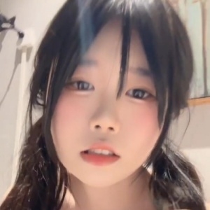 抖音网红萝莉@幸酱 尺度作合集[1P+5V/275M]