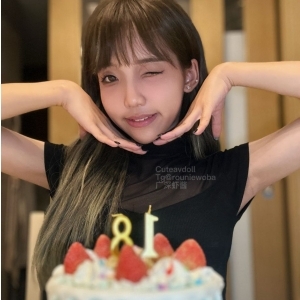 清纯颜福利姬@广深虾酱(Cuteavdoll)尺度私拍视图合集[99P+50V/323M]