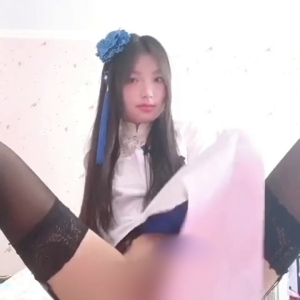 白虎福利姬@熙熙酱 尺度定制作[1V/1.02G]