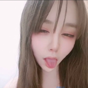 高颜值巨乳网红@miko 尺度定制新作合集[13V/2.56G]