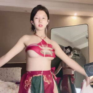 白虎网红舞姬@熙酱 戴着跳蛋裸舞尺度作合集[34V/3.27G]