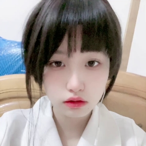 比心清纯系福利姬@小雪 定制与激战金猪合集[19V/7.61G]