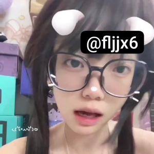 清纯眼镜娘@一酱 尺度作品合集[8V/2.44G]