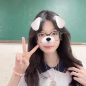 清纯眼镜娘@一酱 尺度作品合集[8V/2.44G]