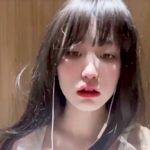 清纯系福利姬@小雪 商场露出定制合集[4V/452M]