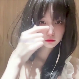 清纯系福利姬@小雪 商场露出定制合集[4V/452M]