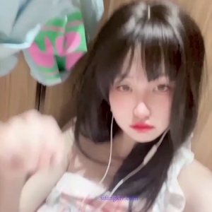 清纯系福利姬@小雪 商场露出定制合集[4V/452M]