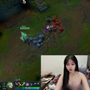 越南LOL主播@Azura 尺度福利秀 输一局脱一件[4V/4.52G]