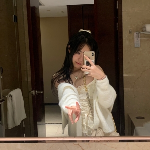 微博网红@悲伤口袋小狗 尺度定制私拍视图合集[44P+11V5.01G]