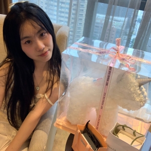 微博网红@悲伤口袋小狗 尺度定制私拍视图合集[44P+11V5.01G]