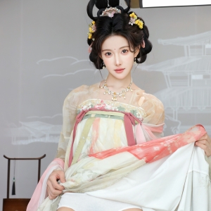 秀人网新晋模特@梨霜儿 内购尺度作3套合集[389P+5V/10.5G]