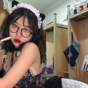 微博网红@伊伊子Punksdde 尺度私拍视图合集[146P+50V/4.95G]