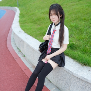 紧急企划@小恩 定制 黑丝嫩妹野外露出[96P+1V/10.2G]