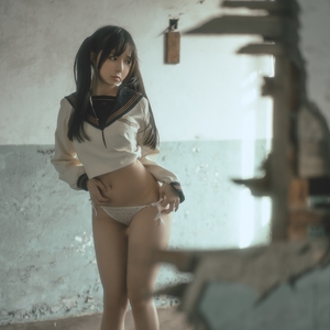 六味帝皇酱@废墟上露出的JK少女[52P/777M]