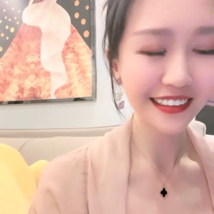 乌苏儿@戴着跳蛋露出尺度福利秀[17V/8.25G]
